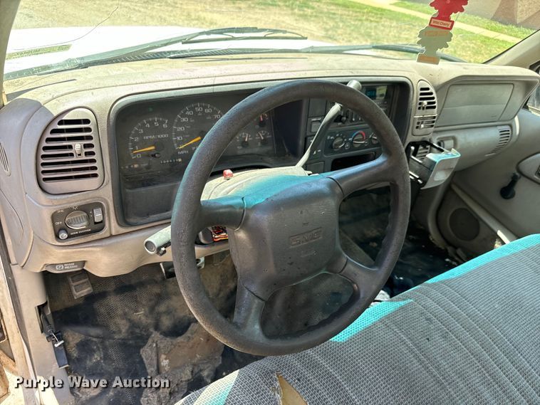 image for item MU9847 1998 GMC  Sierra 1500 box truck