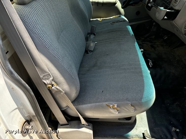 image for item MU9847 1998 GMC  Sierra 1500 box truck