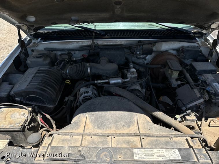 image for item MU9847 1998 GMC  Sierra 1500 box truck