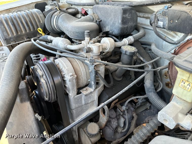 image for item MU9847 1998 GMC  Sierra 1500 box truck