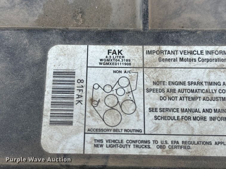 image for item MU9847 1998 GMC  Sierra 1500 box truck