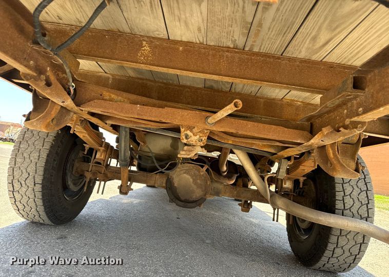 image for item MU9847 1998 GMC  Sierra 1500 box truck