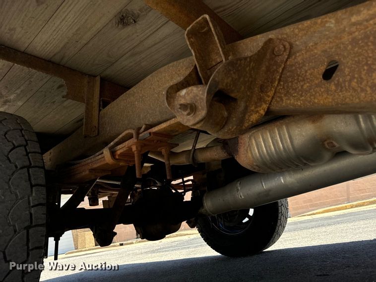 image for item MU9847 1998 GMC  Sierra 1500 box truck