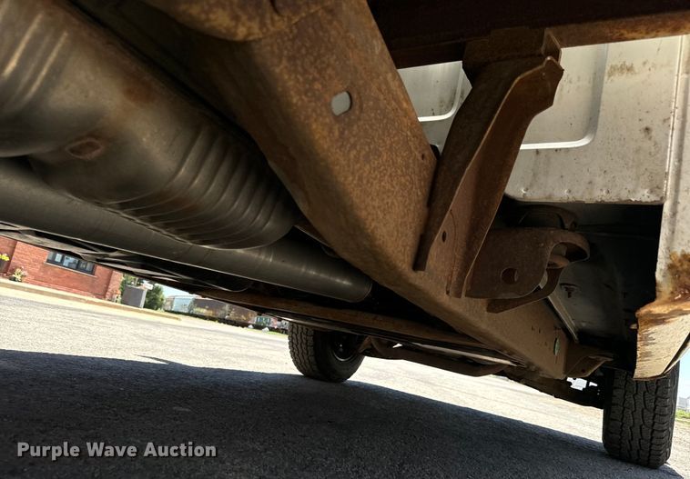 image for item MU9847 1998 GMC  Sierra 1500 box truck