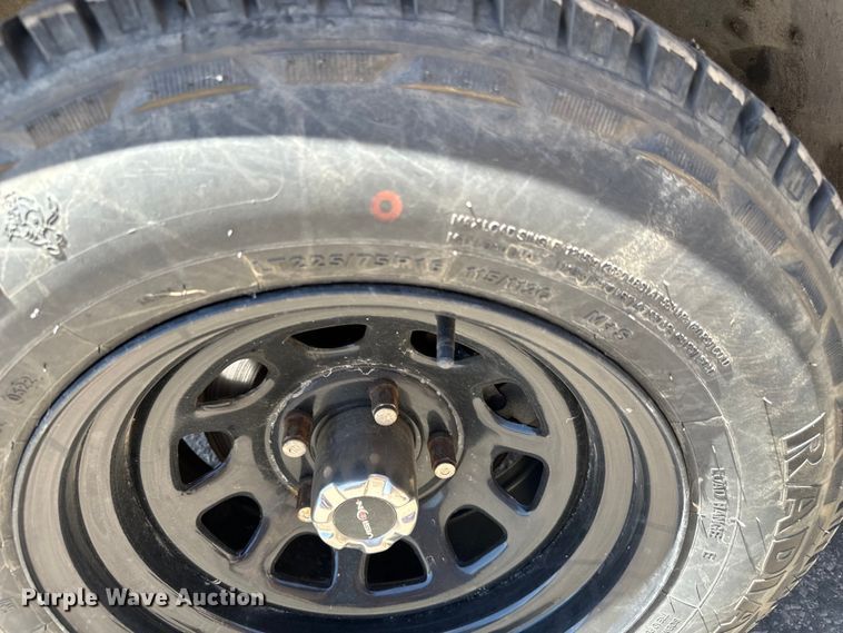 image for item MU9847 1998 GMC  Sierra 1500 box truck