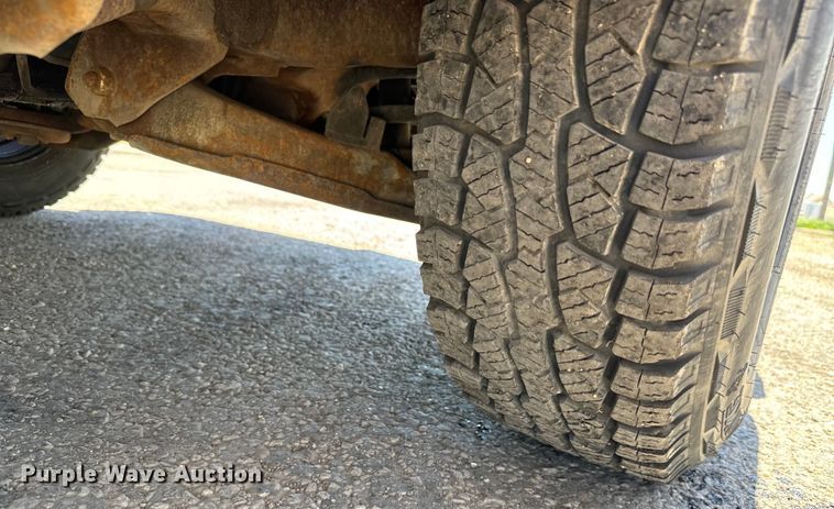 image for item MU9847 1998 GMC  Sierra 1500 box truck