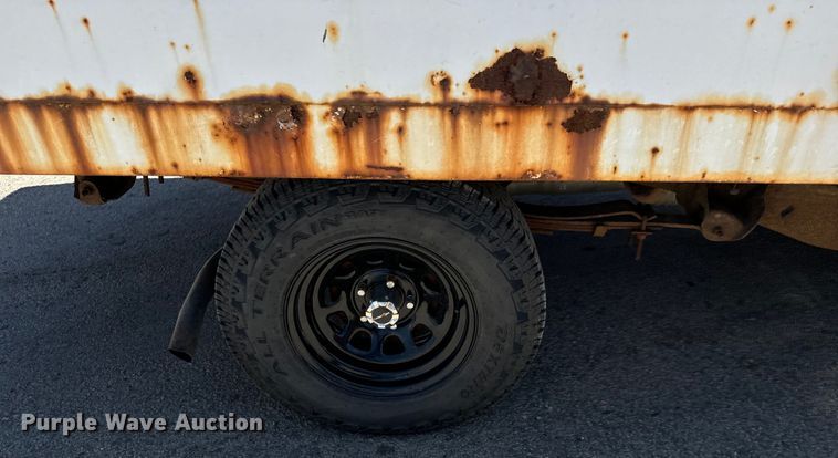 image for item MU9847 1998 GMC  Sierra 1500 box truck