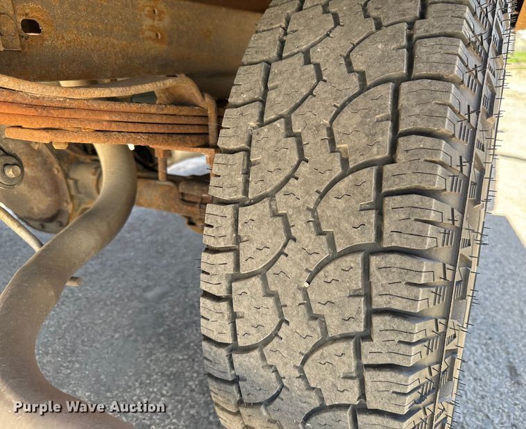 image for item MU9847 1998 GMC  Sierra 1500 box truck