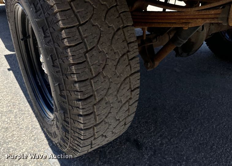 image for item MU9847 1998 GMC  Sierra 1500 box truck