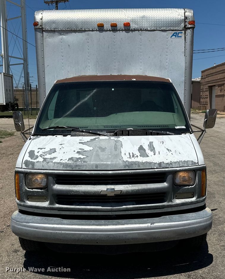 image for item MU9848 1998 Chevrolet  Express G3500 box truck