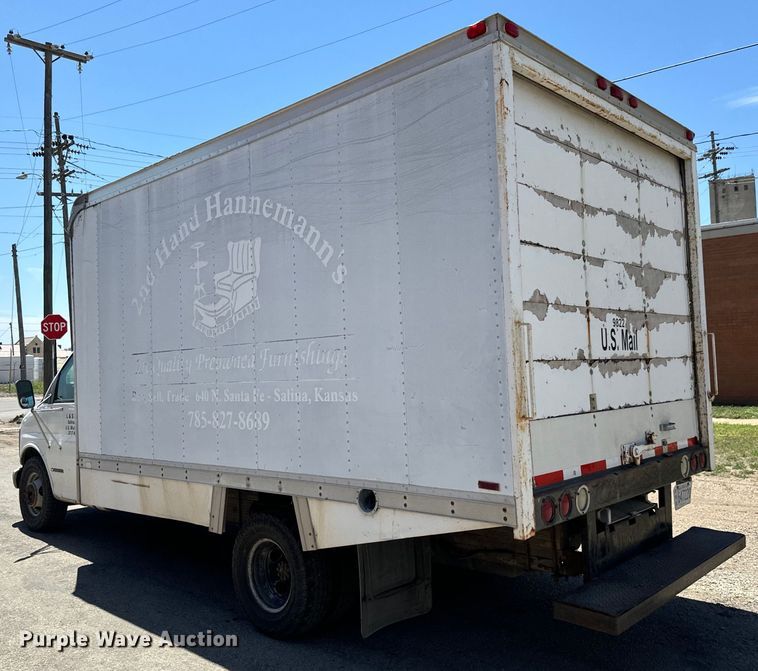 image for item MU9848 1998 Chevrolet  Express G3500 box truck