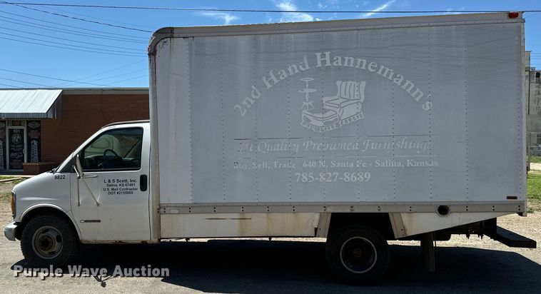 image for item MU9848 1998 Chevrolet  Express G3500 box truck