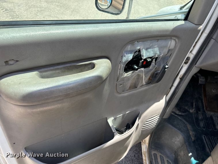 image for item MU9848 1998 Chevrolet  Express G3500 box truck