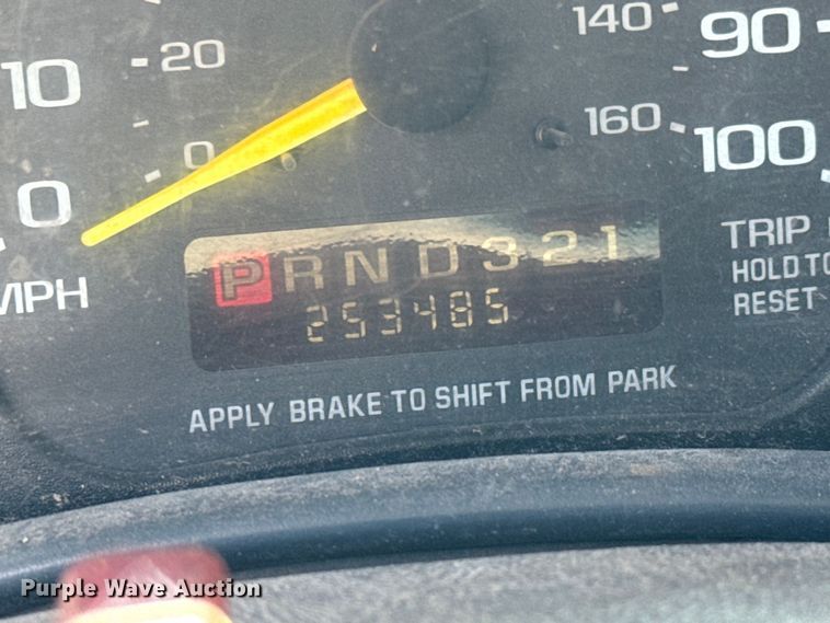 image for item MU9848 1998 Chevrolet  Express G3500 box truck