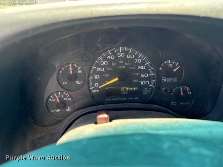 image for item MU9848 1998 Chevrolet  Express G3500 box truck