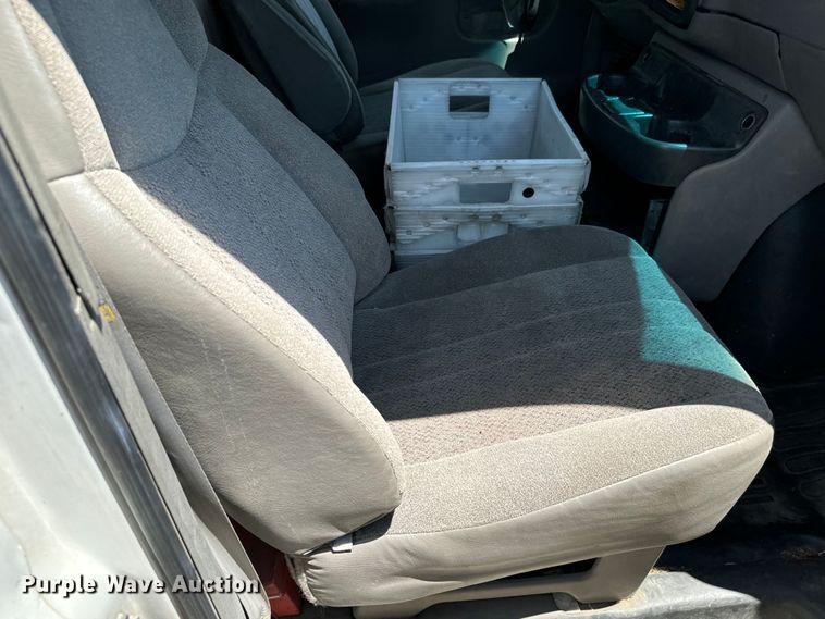 image for item MU9848 1998 Chevrolet  Express G3500 box truck