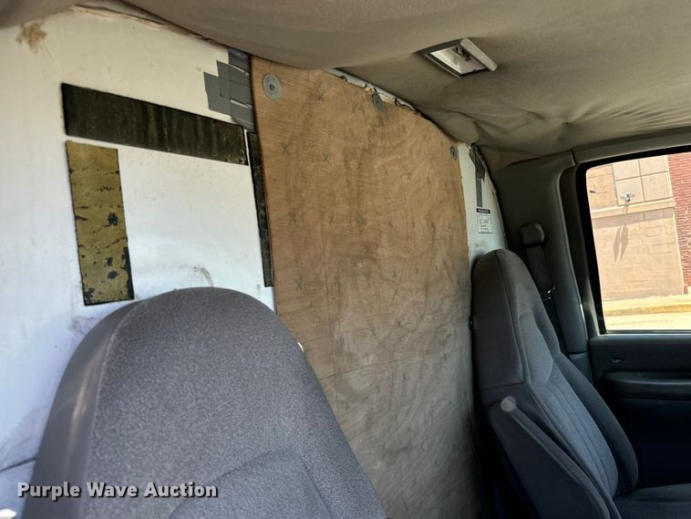 image for item MU9848 1998 Chevrolet  Express G3500 box truck