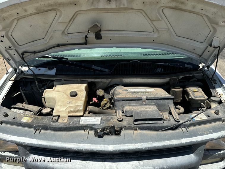 image for item MU9848 1998 Chevrolet  Express G3500 box truck