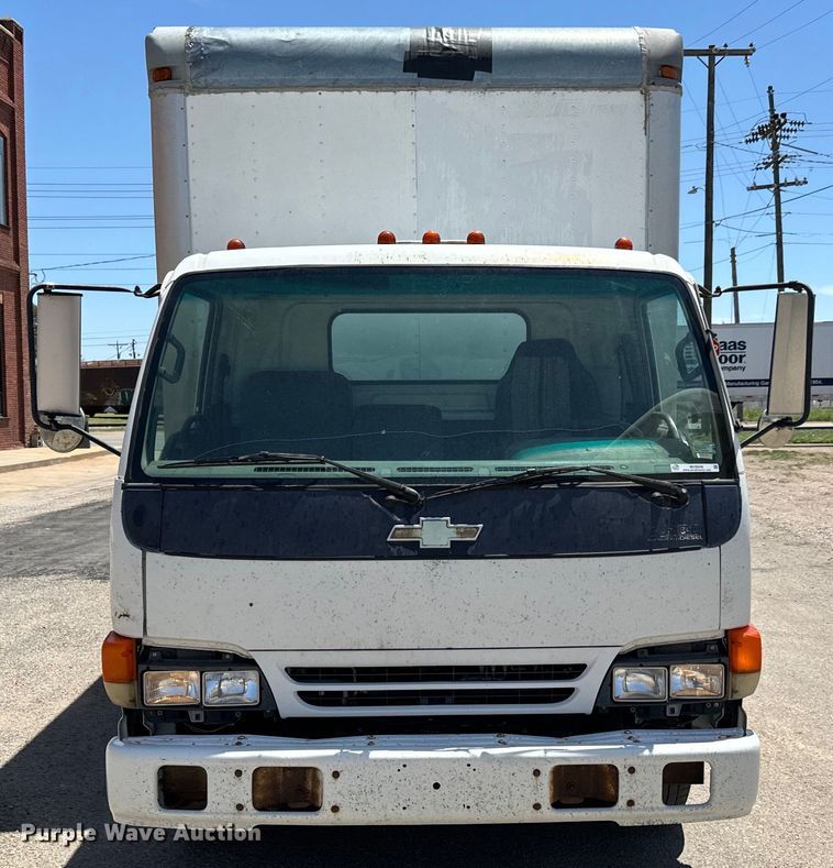 image for item MU9849 2001 Chevrolet  W4500 box truck
