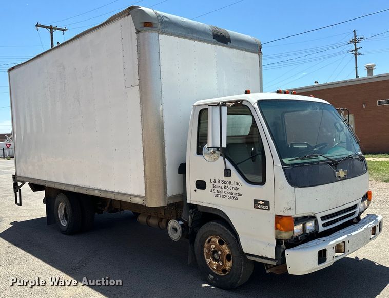 image for item MU9849 2001 Chevrolet  W4500 box truck