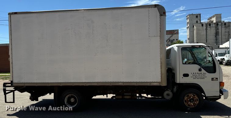 image for item MU9849 2001 Chevrolet  W4500 box truck