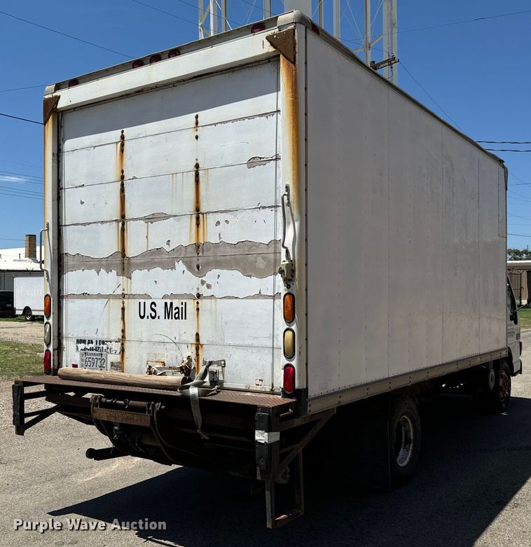 image for item MU9849 2001 Chevrolet  W4500 box truck