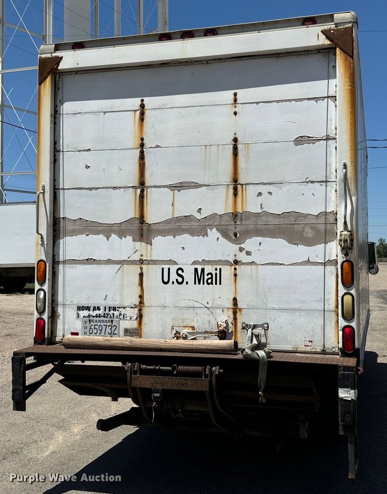 image for item MU9849 2001 Chevrolet  W4500 box truck