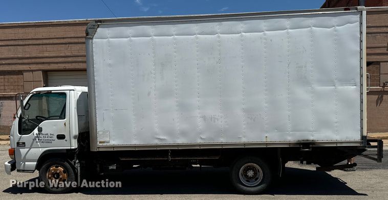 image for item MU9849 2001 Chevrolet  W4500 box truck