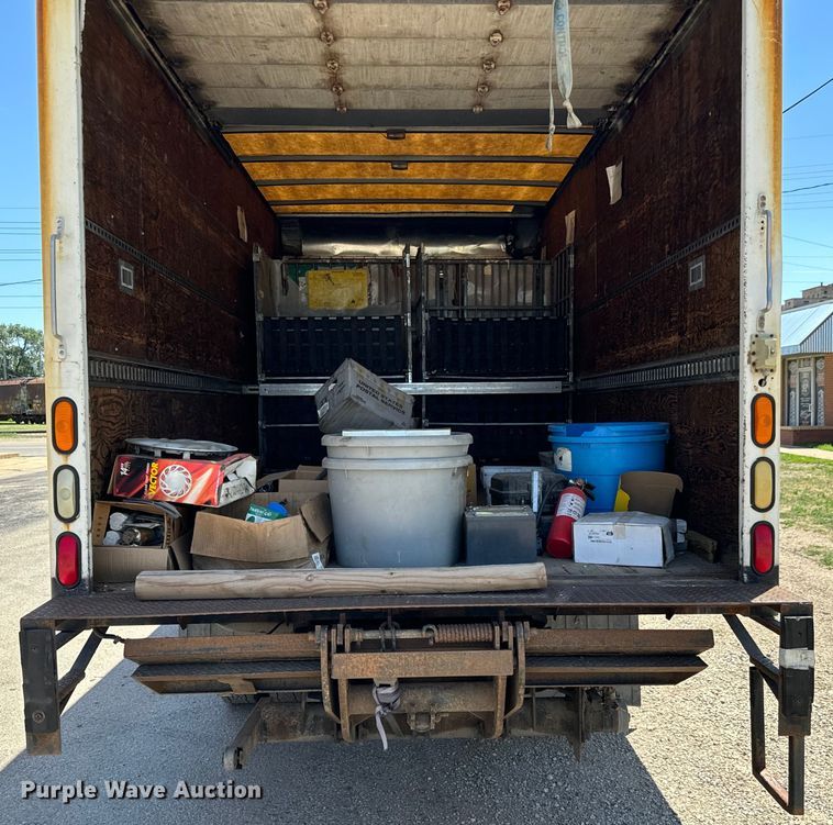 image for item MU9849 2001 Chevrolet  W4500 box truck