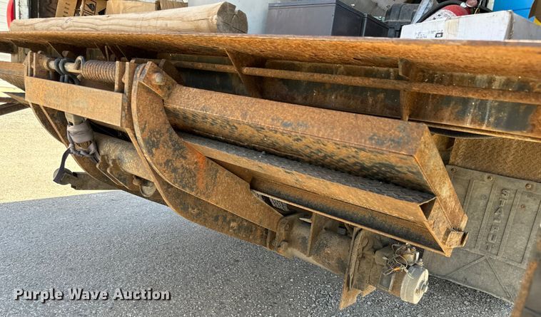 image for item MU9849 2001 Chevrolet  W4500 box truck