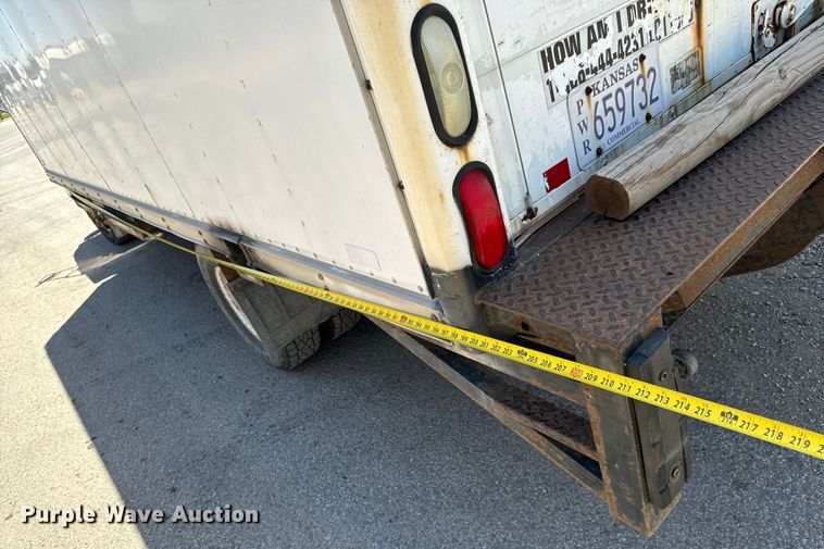 image for item MU9849 2001 Chevrolet  W4500 box truck