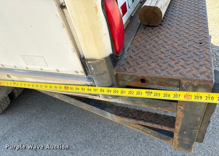 image for item MU9849 2001 Chevrolet  W4500 box truck