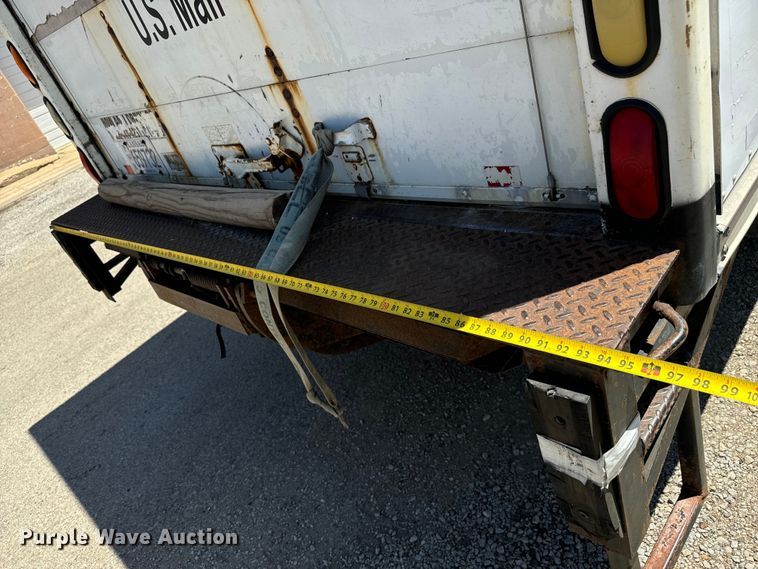 image for item MU9849 2001 Chevrolet  W4500 box truck