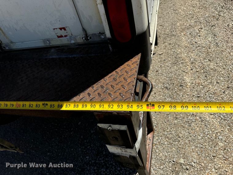 image for item MU9849 2001 Chevrolet  W4500 box truck