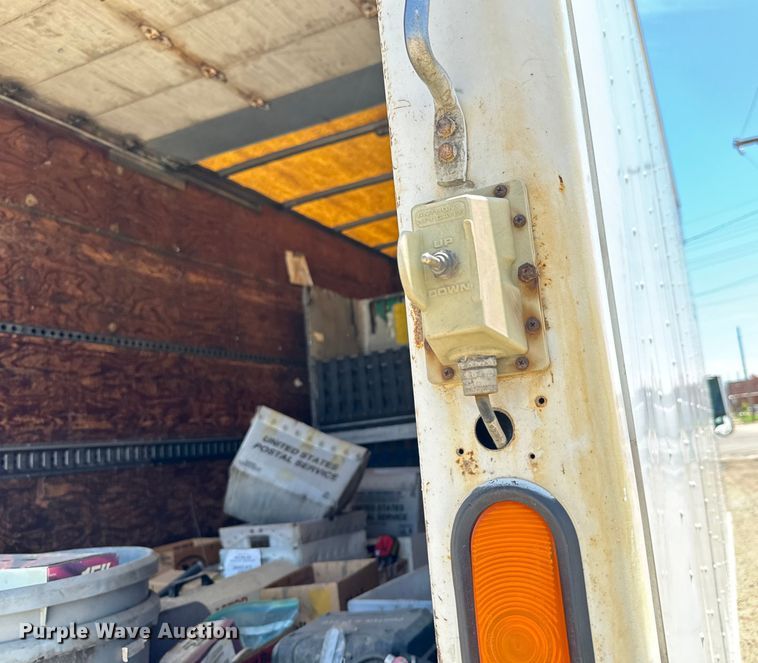 image for item MU9849 2001 Chevrolet  W4500 box truck