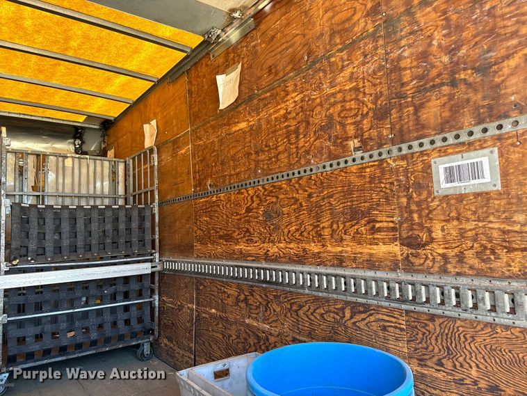 image for item MU9849 2001 Chevrolet  W4500 box truck