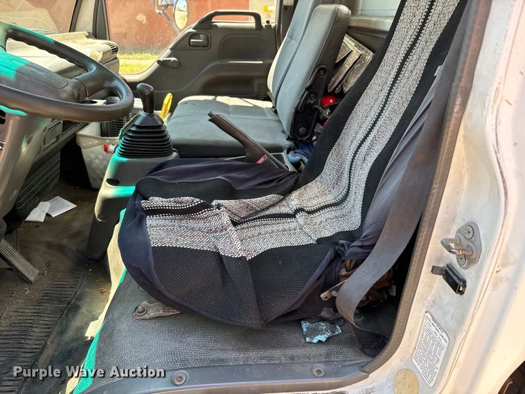 image for item MU9849 2001 Chevrolet  W4500 box truck