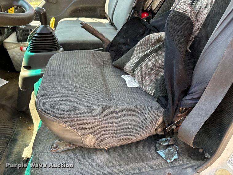 image for item MU9849 2001 Chevrolet  W4500 box truck