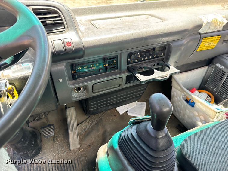 image for item MU9849 2001 Chevrolet  W4500 box truck