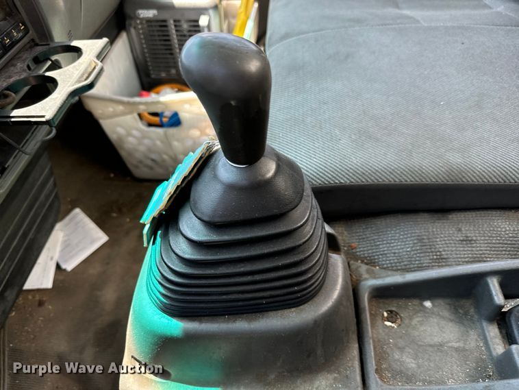 image for item MU9849 2001 Chevrolet  W4500 box truck