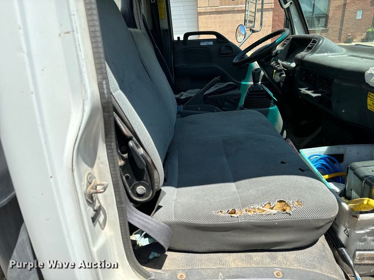 image for item MU9849 2001 Chevrolet  W4500 box truck