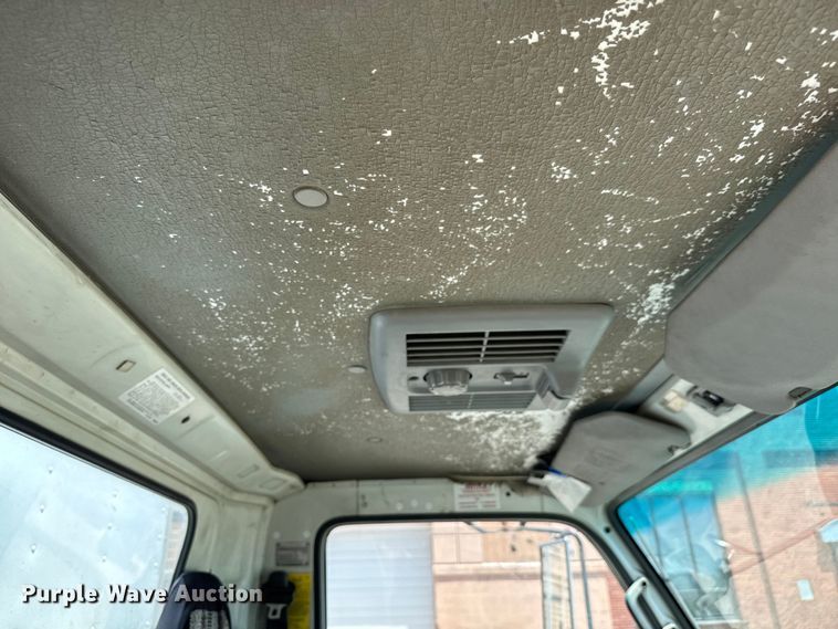 image for item MU9849 2001 Chevrolet  W4500 box truck