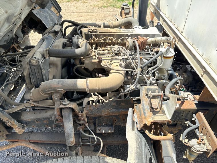 image for item MU9849 2001 Chevrolet  W4500 box truck