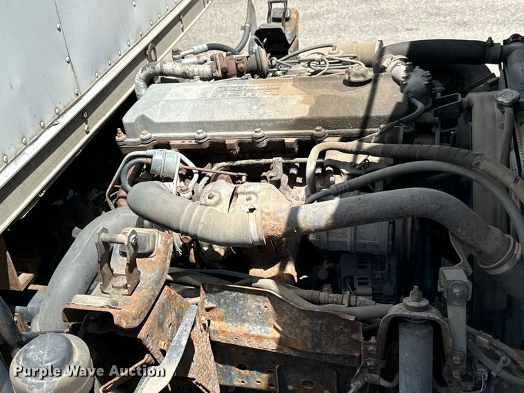 image for item MU9849 2001 Chevrolet  W4500 box truck