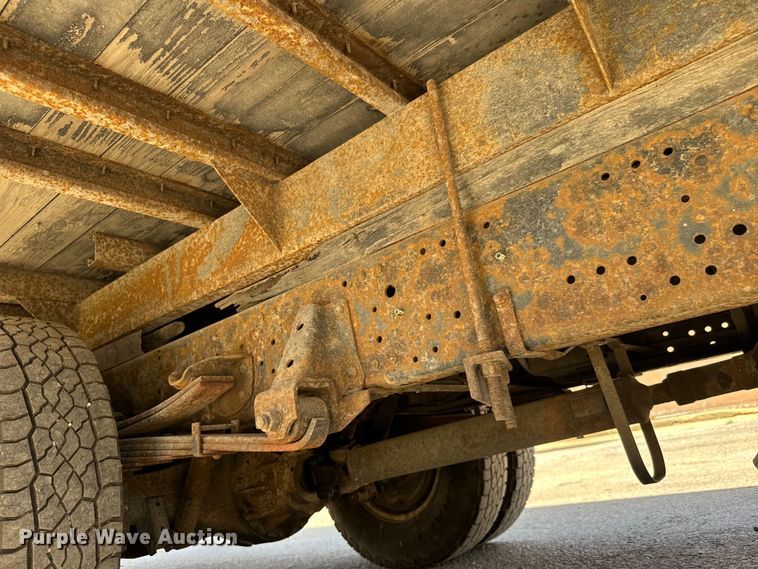 image for item MU9849 2001 Chevrolet  W4500 box truck