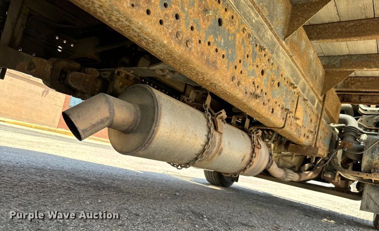 image for item MU9849 2001 Chevrolet  W4500 box truck