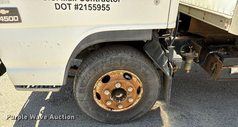 image for item MU9849 2001 Chevrolet  W4500 box truck