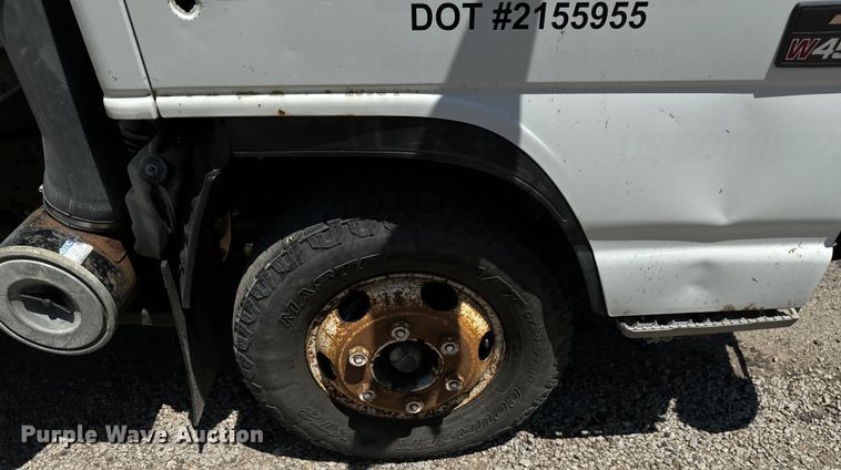 image for item MU9849 2001 Chevrolet  W4500 box truck