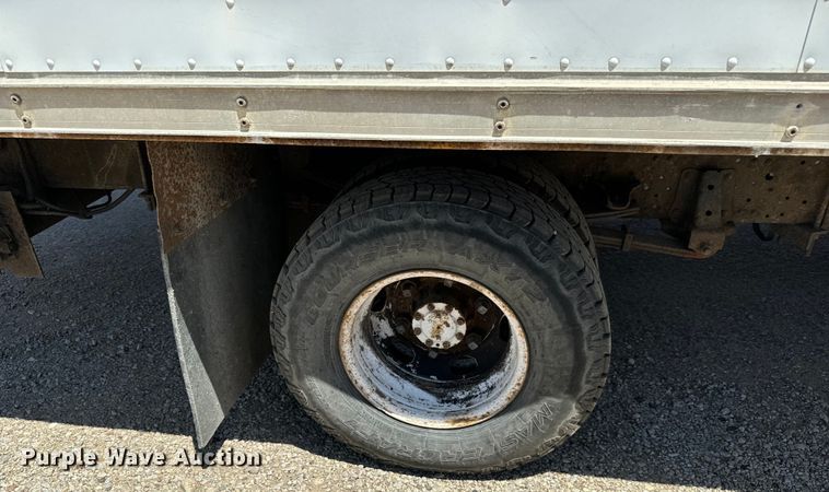 image for item MU9849 2001 Chevrolet  W4500 box truck