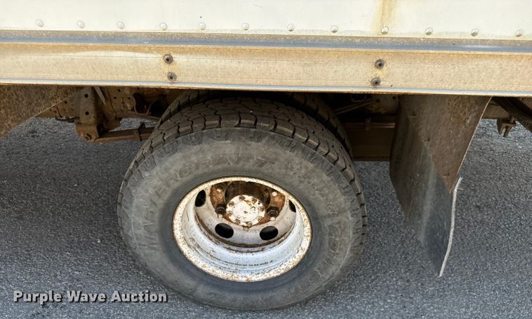 image for item MU9849 2001 Chevrolet  W4500 box truck